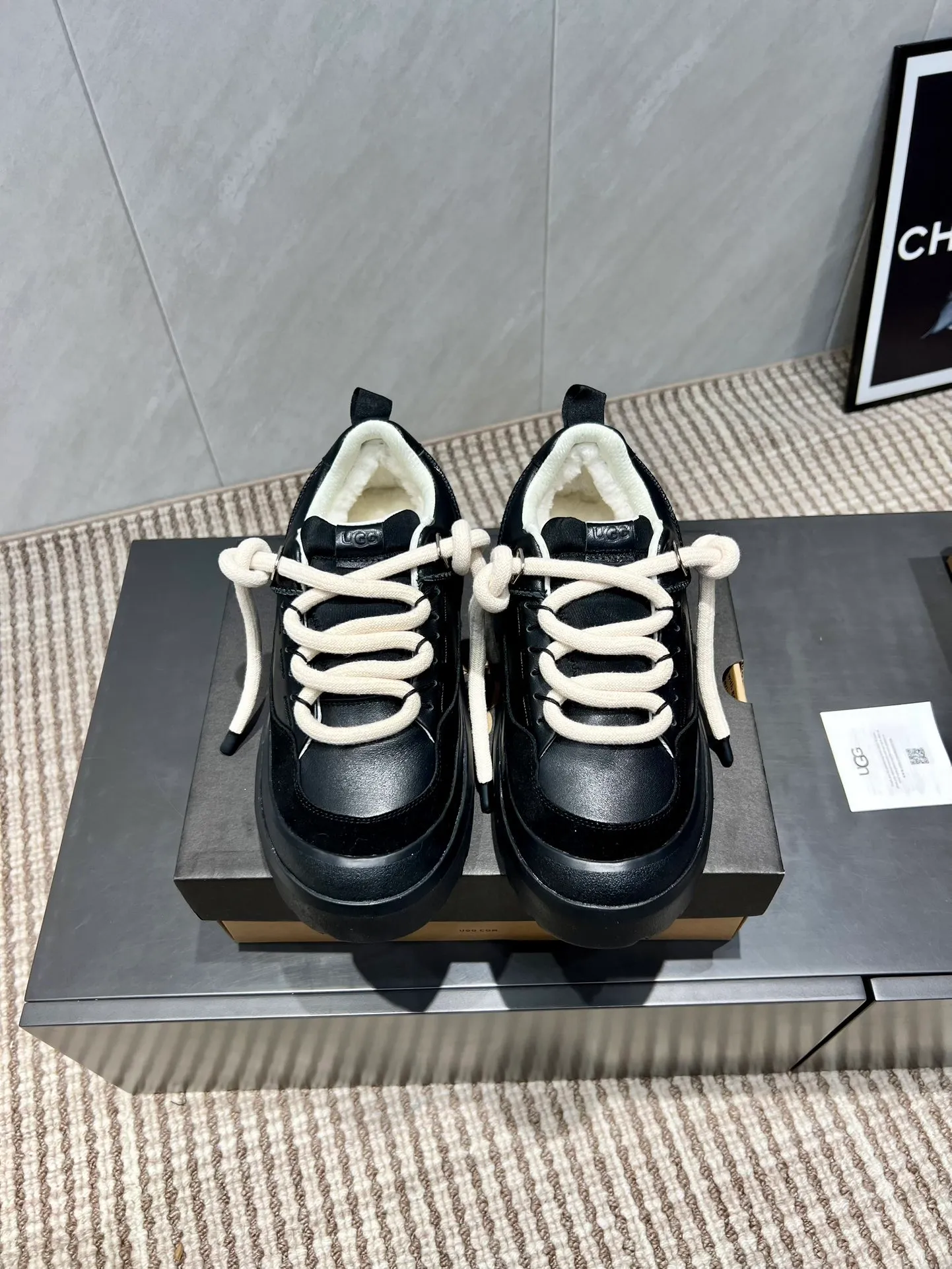 Factory: Couple P620💰 "Exclusive top version" UGG~25vs popular platform thick-soled casual shoes series... [Couple's thick-soled Maori casual shoes] A shoe that will not clash with shirts, simple partition design ➕ spotted outsole, silk curly upper, a must-have for autumn and winter, can be worn with any pants or skirt, very comfortable and good-looking... ❶Fabric: Original customized cow ➕ Sheepskin ❷Inner lining: original customized wool ❸Feet: original customized sheepskin ❹Outsole: original molded foam outsole ❺Number: 35-44 (Female 41. Male 45. Customized, non-returnable) ❻Packaging: Original full set of packaging ☀Color: Official website updated simultaneously